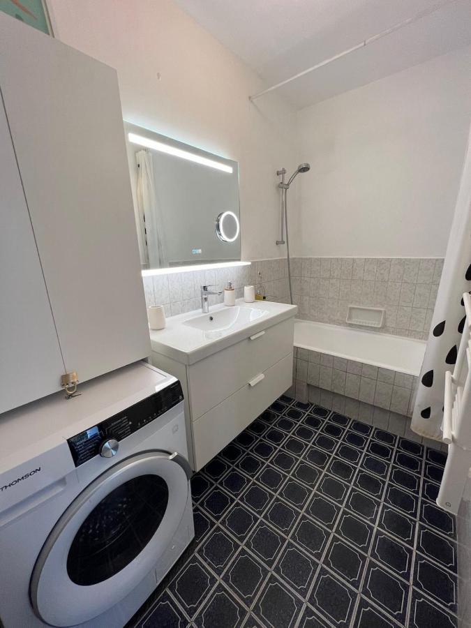 Seafront - Beautiful Flat With Aircon And Comfortable Loggia Vallauris Exteriör bild